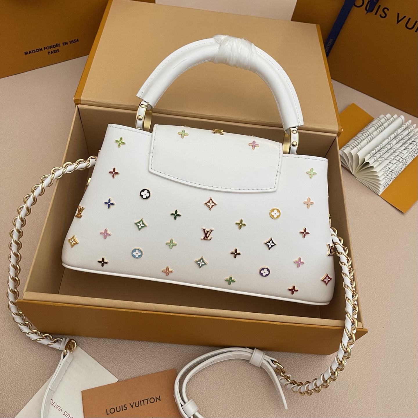 루이비통(LV) x 무라카미 다카시 카퓌신 EW CAPUCINES EAST WEST 가방 스몰