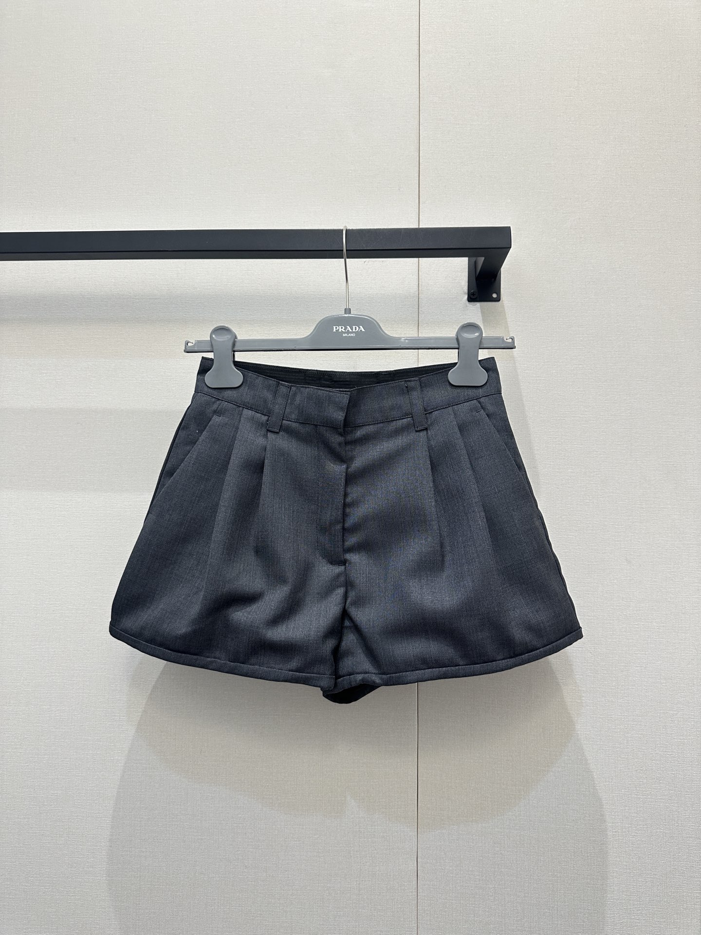 프라다(Prada) 와이어 핀턱 반바지 팬츠 의류