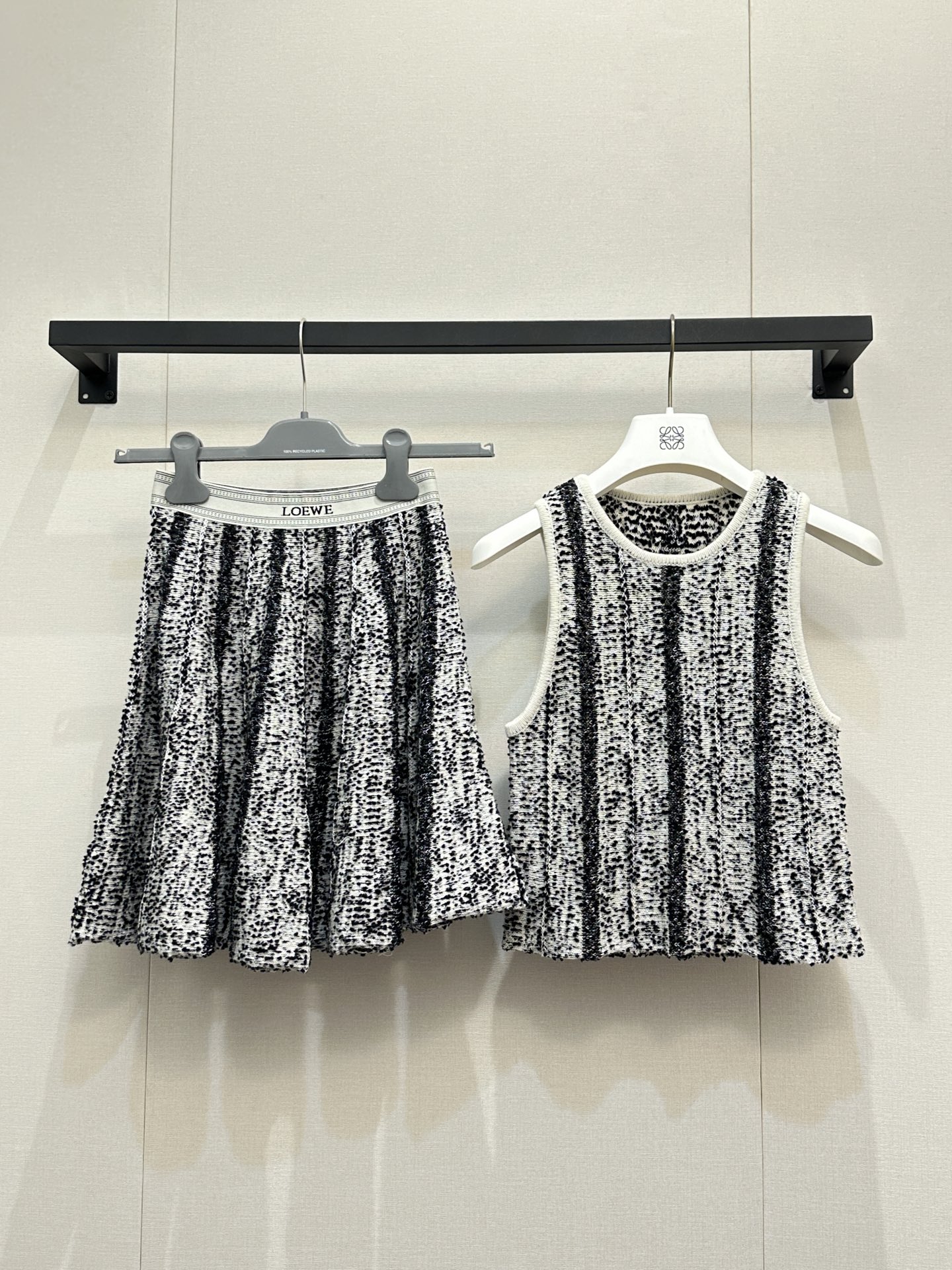 로에베(Loewe) 니트 베스트 & 스커트 셋업  세트 의류