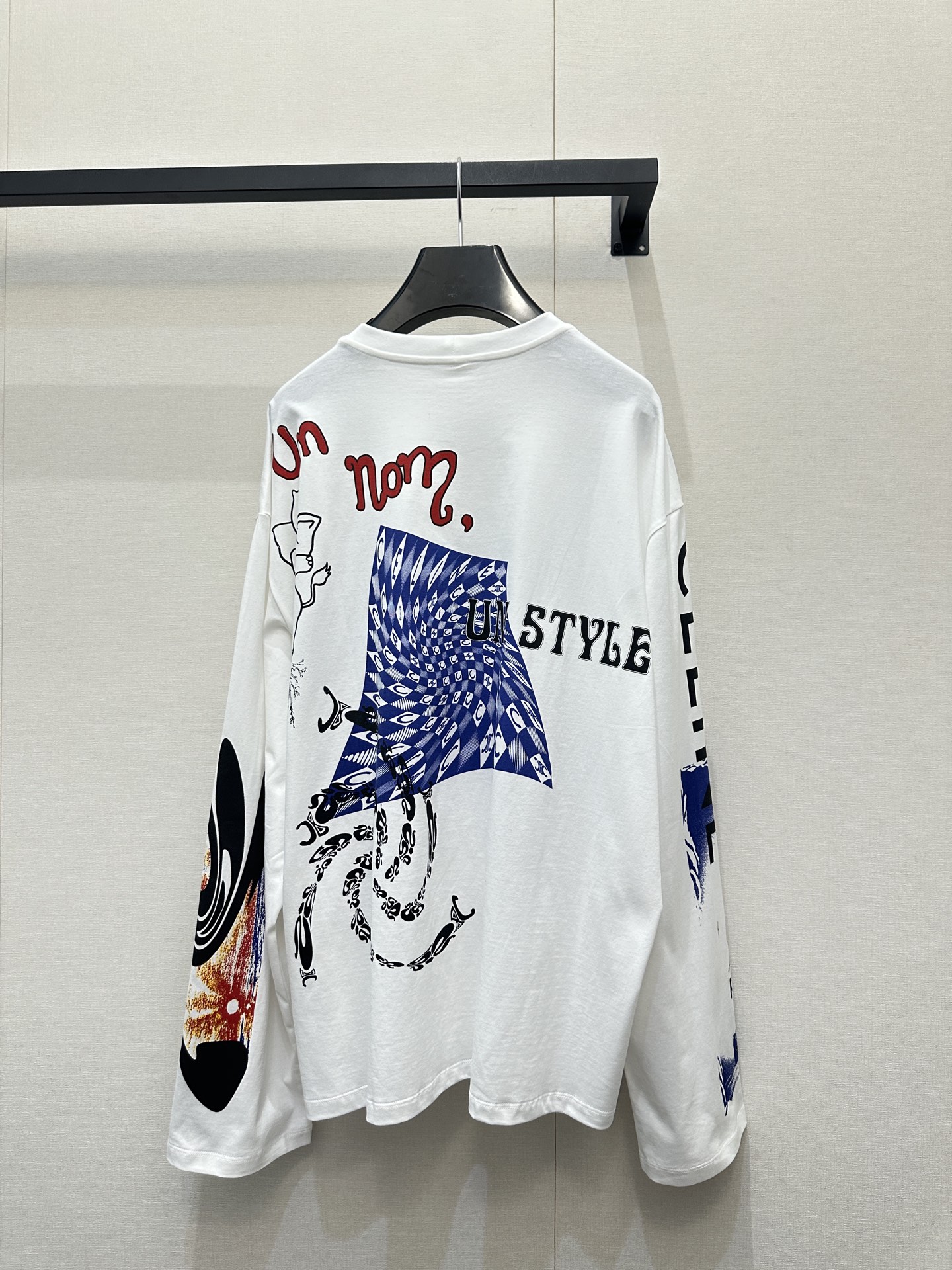 셀린느(Celine) 그래피티 로고 긴팔 티셔츠 의류