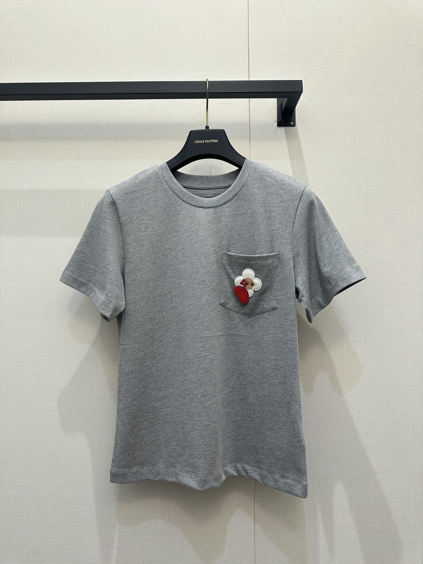 루이비통(LV) 26SS 선플라워 자수 티셔츠 의류