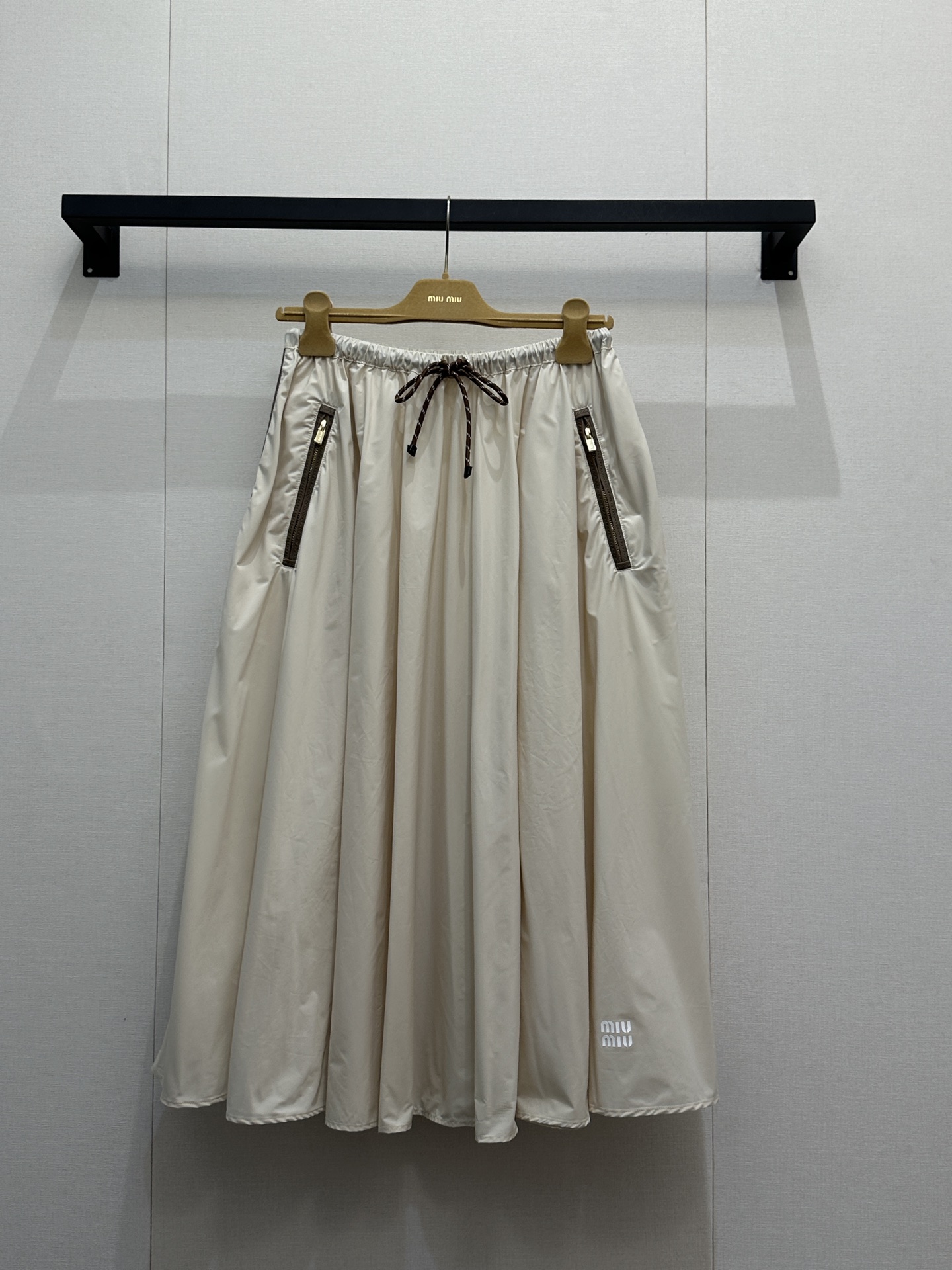 미우미우(MiuMiu) 나일론 벌룬 스커트 치마 의류