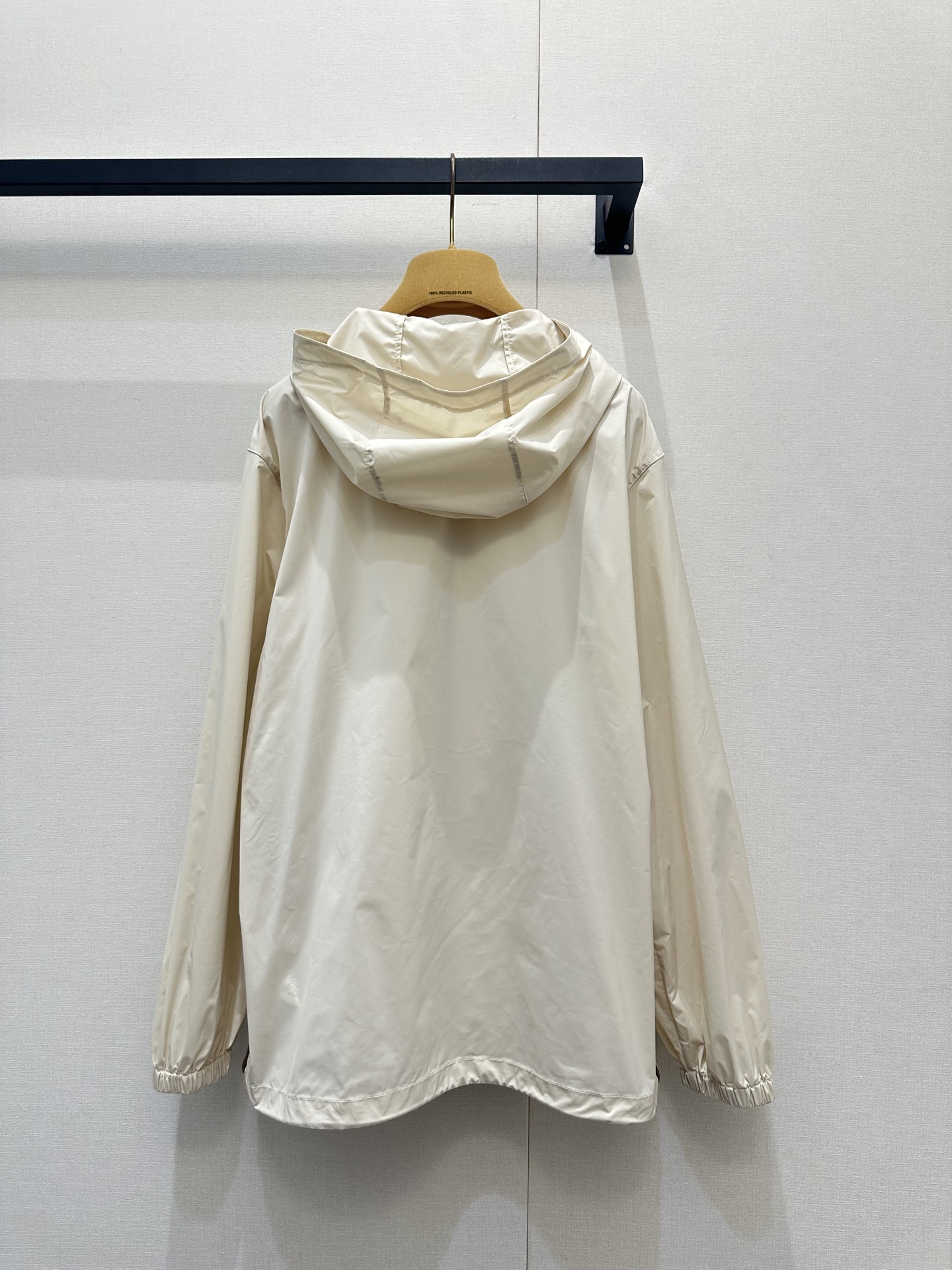 미우미우(MiuMiu) 로고 나일론 후드 자켓 재킷 바람막이 의류