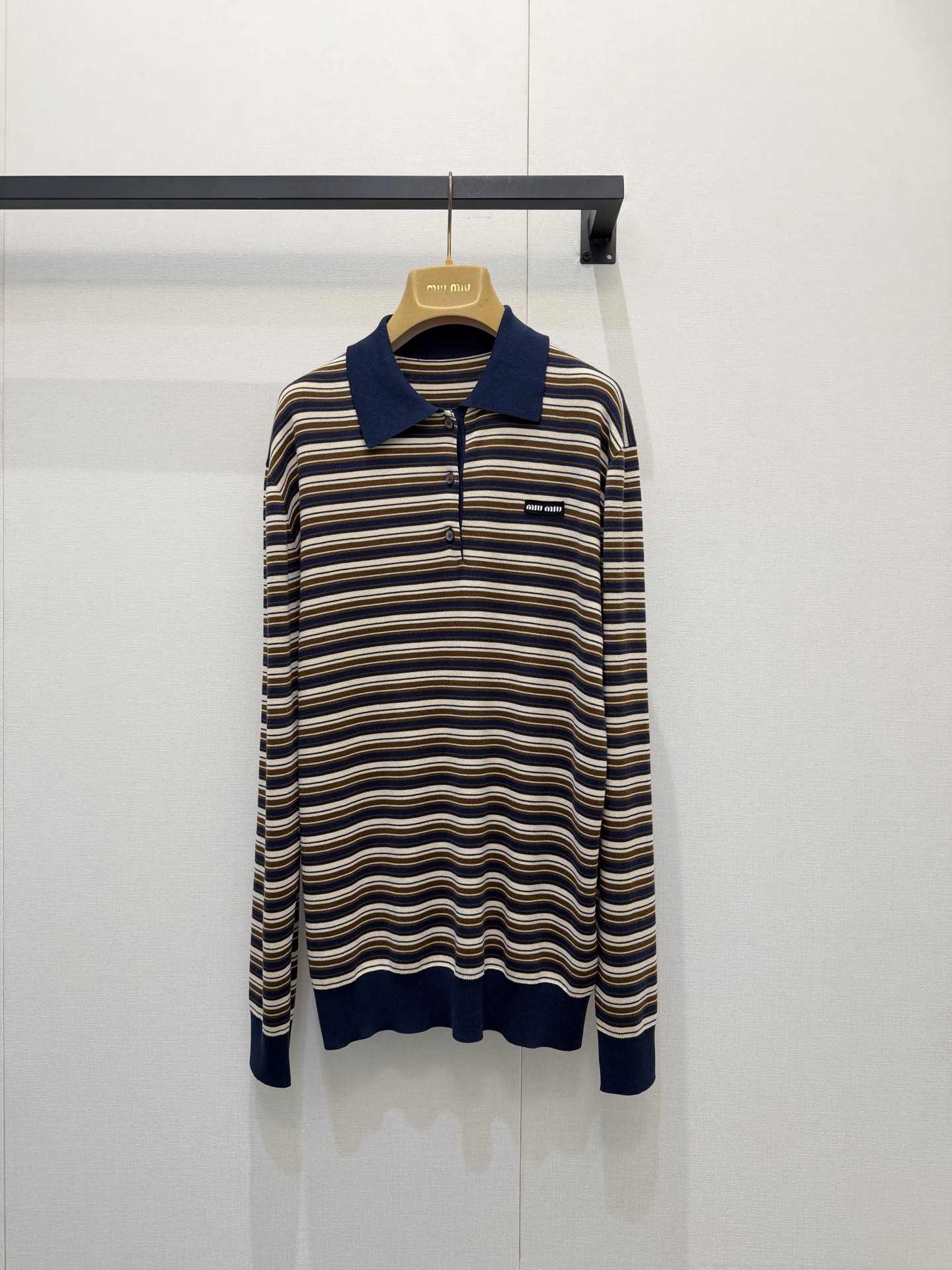 미우미우(MiuMiu) 스트라이프 로고 카라 티셔츠 의류