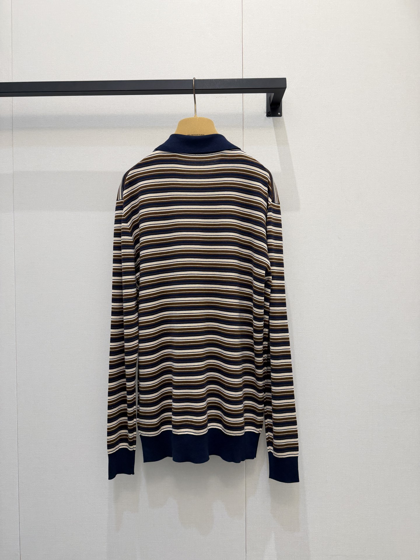 미우미우(MiuMiu) 스트라이프 로고 카라 티셔츠 의류