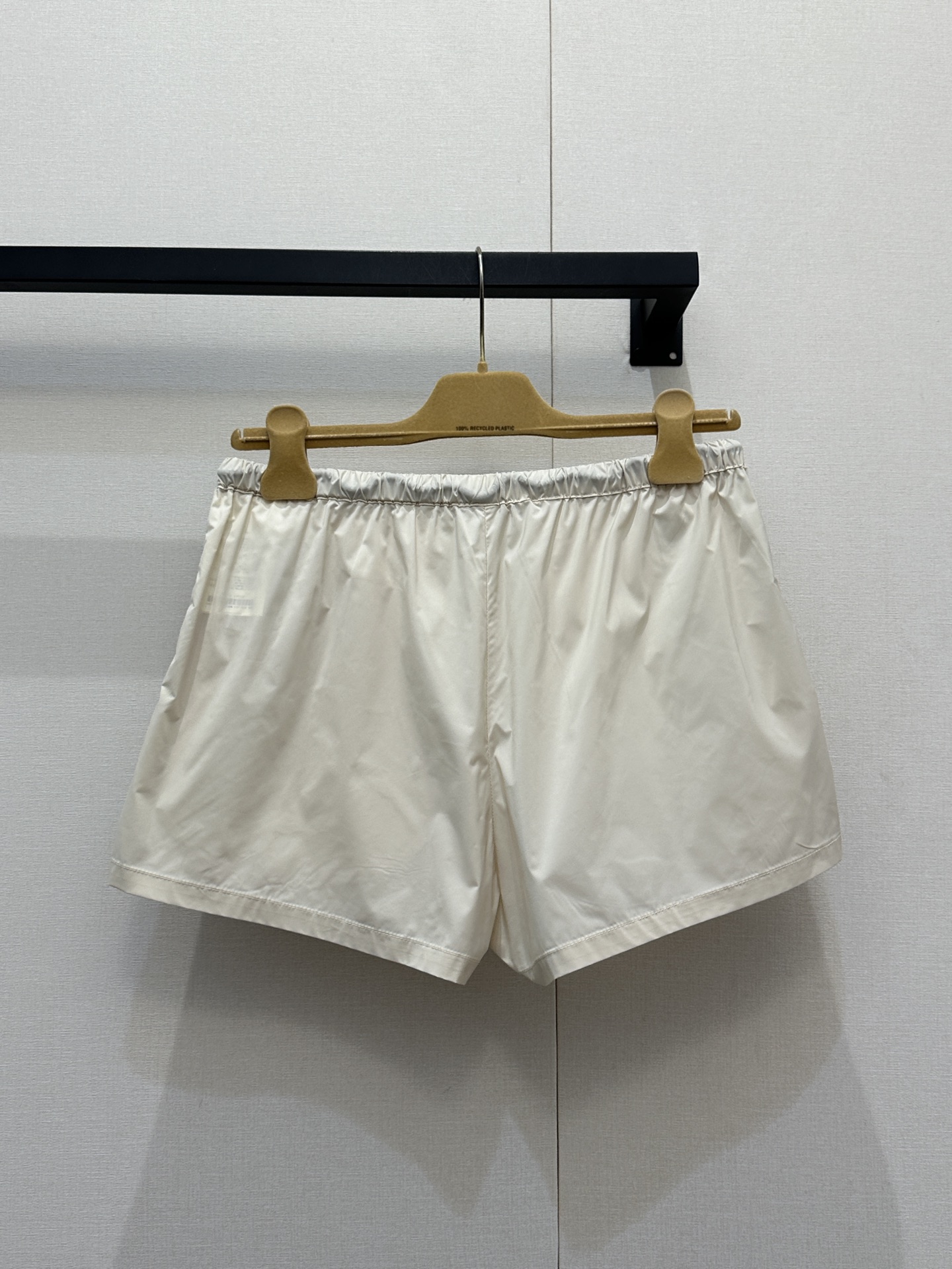 미우미우(MiuMiu) 나일론 지퍼 반바지 팬츠 의류