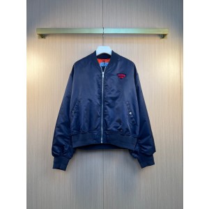 프라다(PRADA) 삼각 로고 패딩 재킷 의류