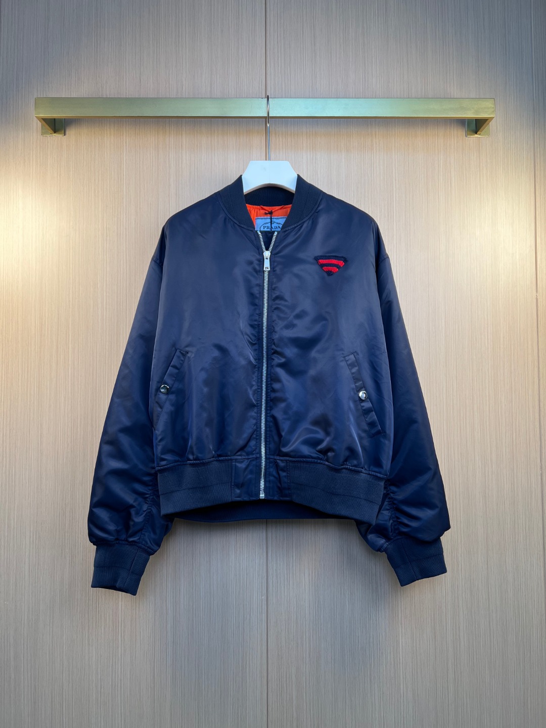 프라다(PRADA) 삼각 로고 패딩 재킷 의류