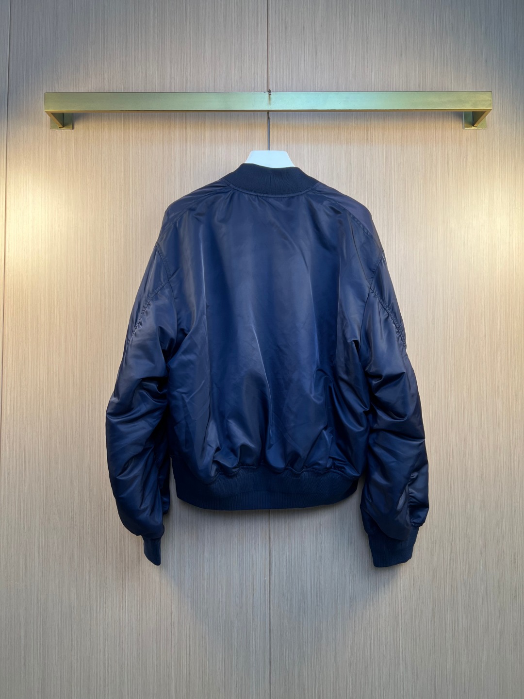 프라다(PRADA) 삼각 로고 패딩 재킷 의류