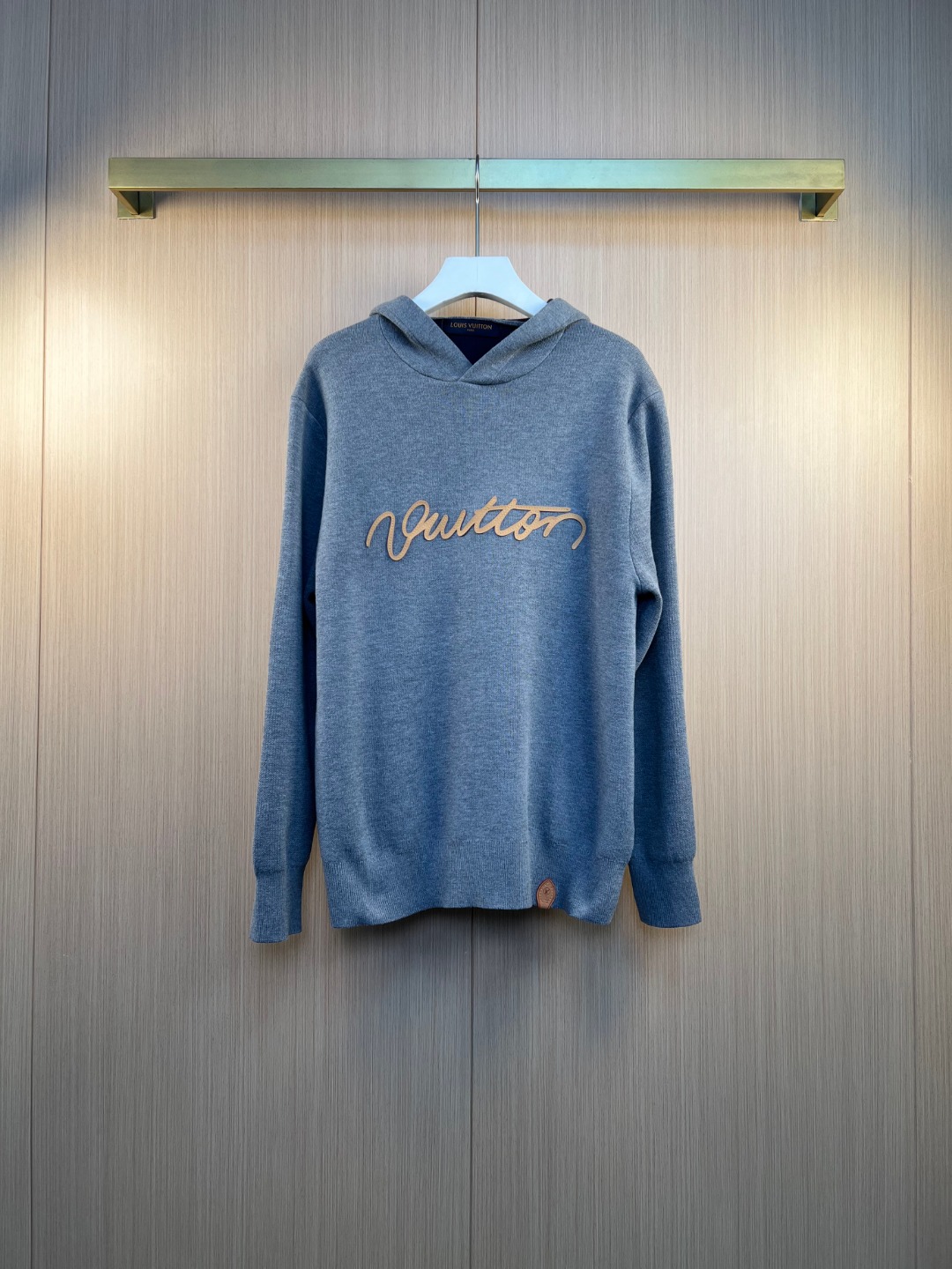 루이비통(LV) 가죽 로고 니트 후드 티셔츠 의류