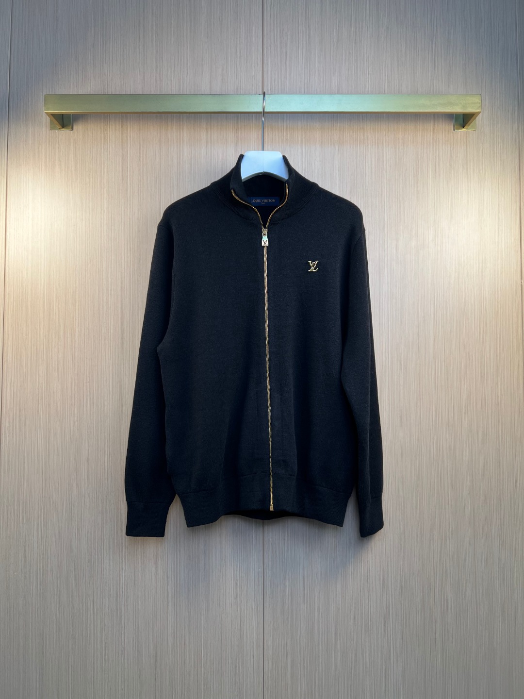루이비통(LV) 메탈 레터링 로고 니트 집업 재킷 의류