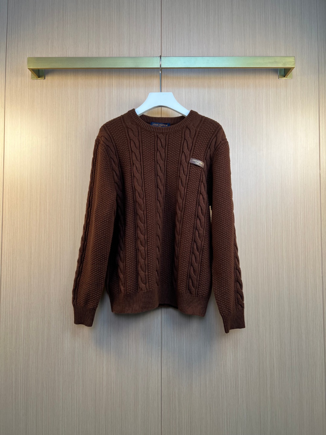 루이비통(LV) 레터링 배지 가죽 패치 케이블 니트 스웨터 의류