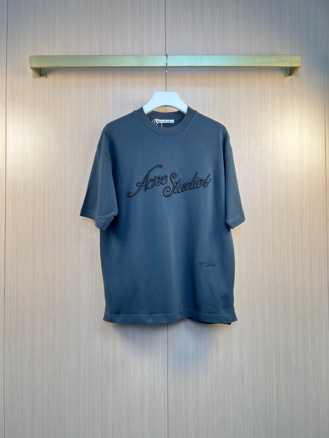 아크네 스튜디오(ACNE STUDIOS) 3D 자수 로고 반팔 티셔츠 의류