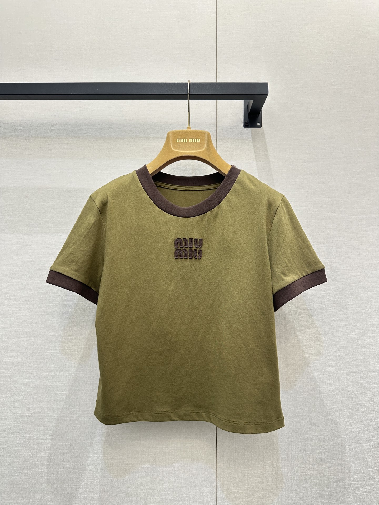 미우미우(MIU MIU) 크롭 반팔 티셔츠 의류