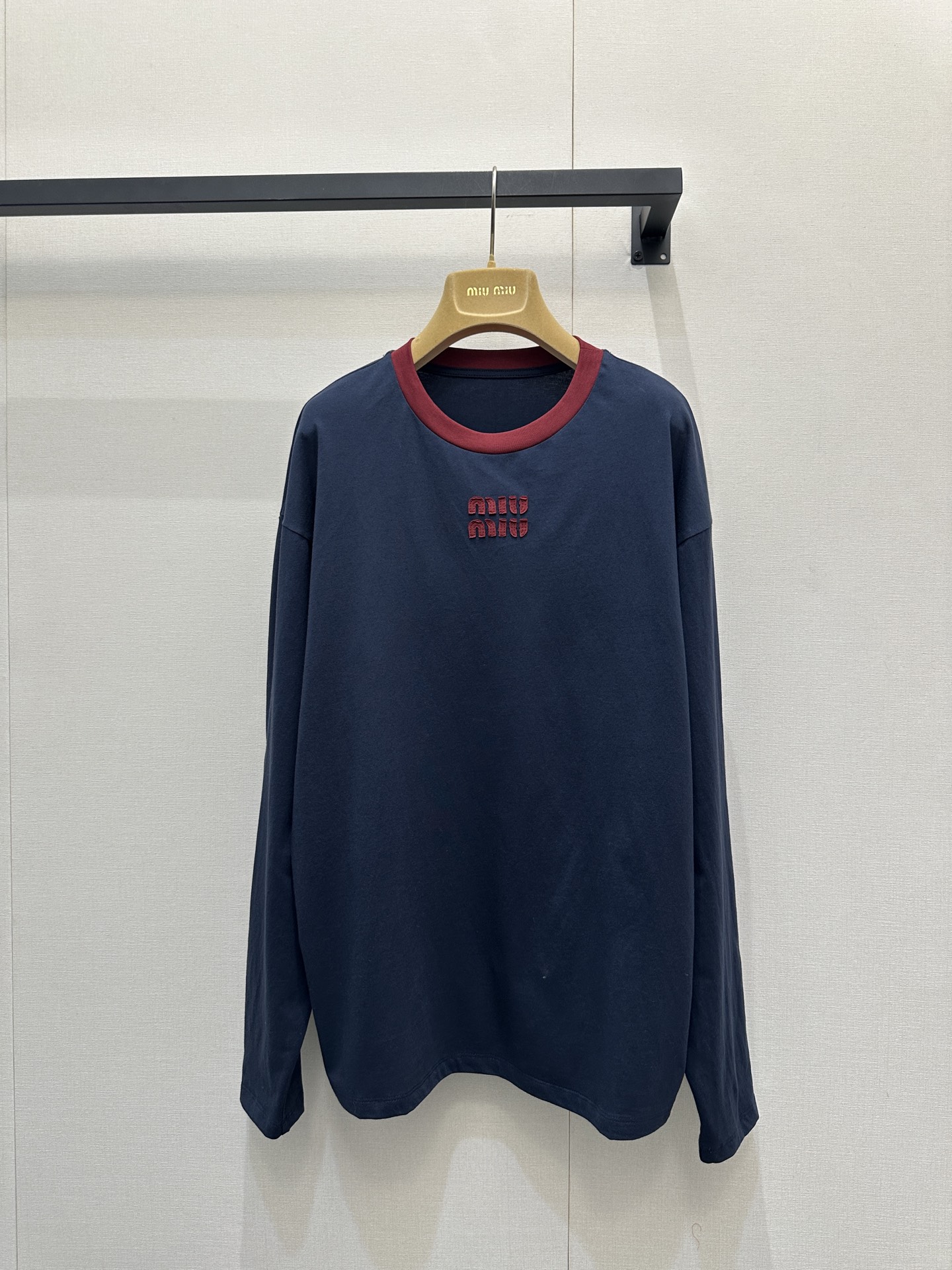 미우미우(MIU MIU) 레터링 패치 롱슬리브 티셔츠 의류