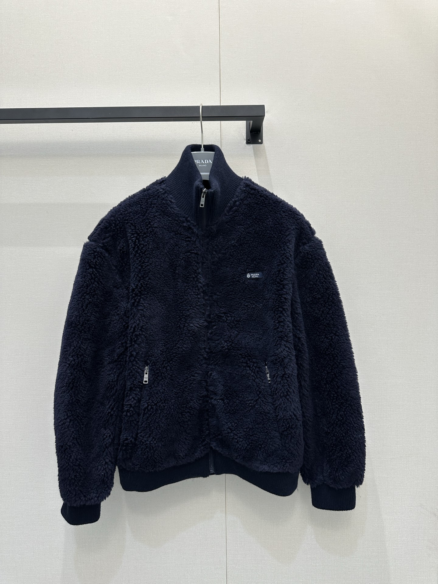 프라다(Prada) 로고 쉐르파 양털 플리스 자켓 재킷 의류