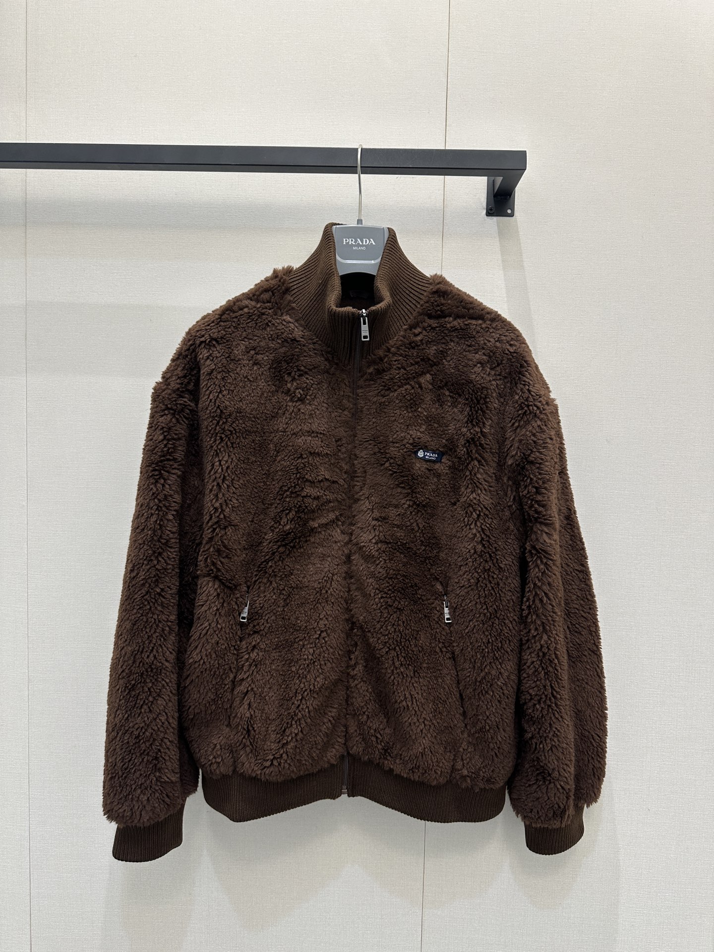 프라다(Prada) 로고 쉐르파 양털 플리스 자켓 재킷 의류