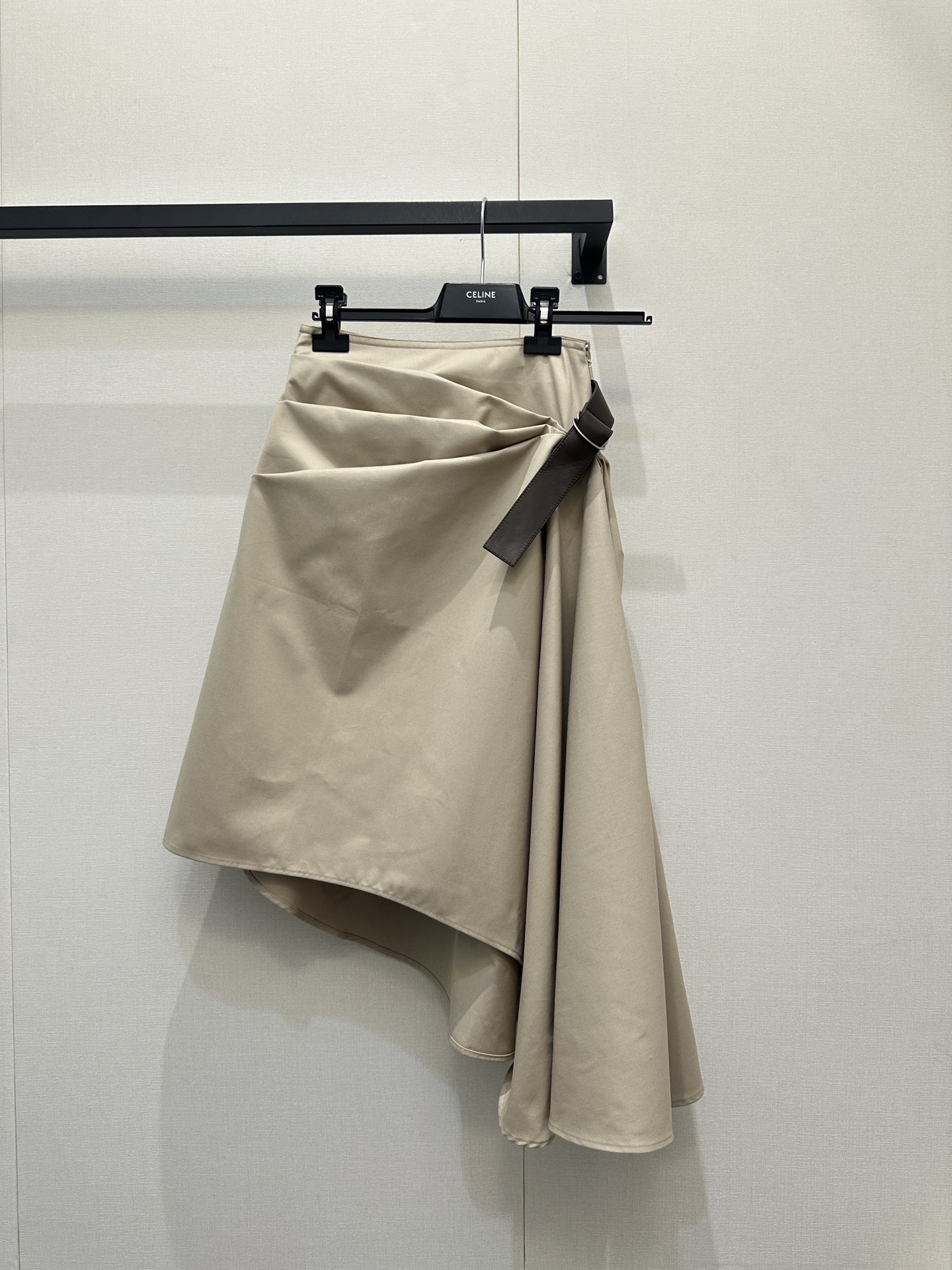 로에베(Loewe) 비대칭 셔링 미디 스커트 치마 의류