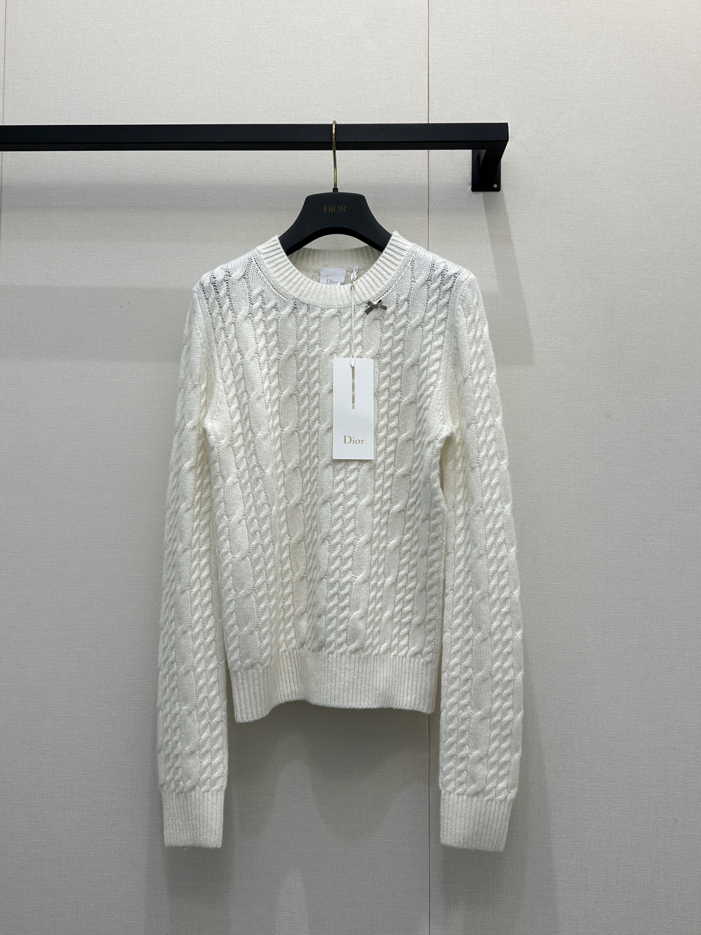 디올(Dior) 펀칭 꽈배기 라운드 니트 의류