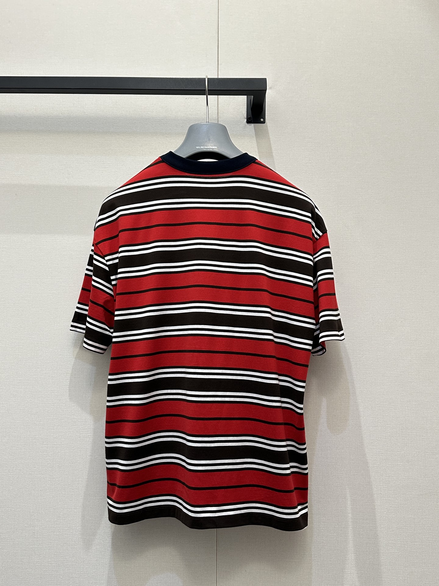 프라다(Prada) 레드·브라운·화이트 배색 반팔 티셔츠 의류