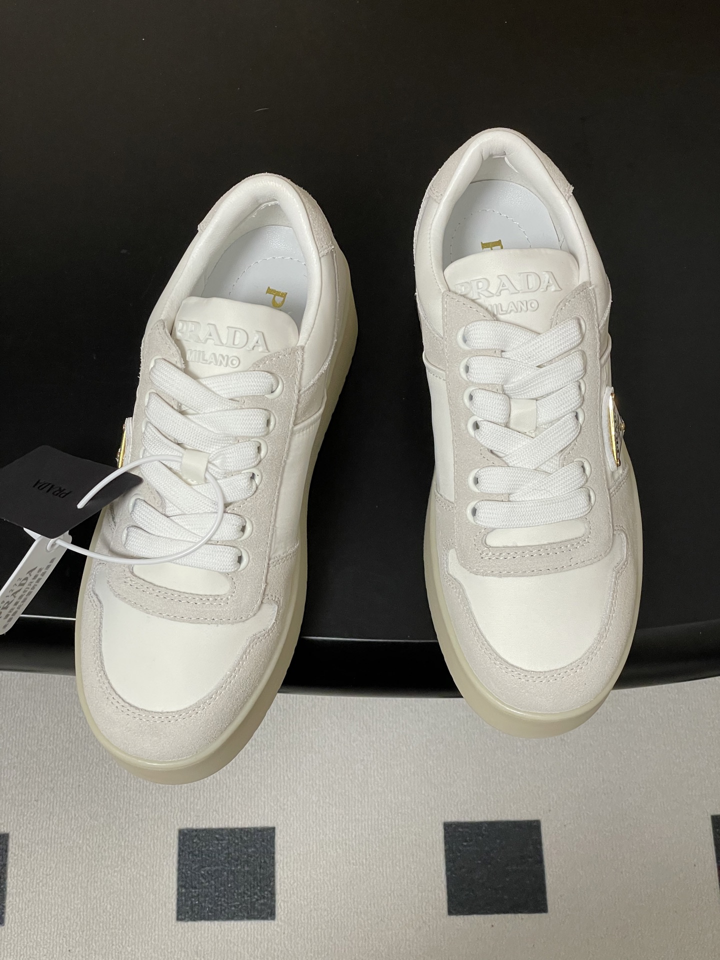 프라다(PRADA) 다운타운 볼드 스니커즈 신발