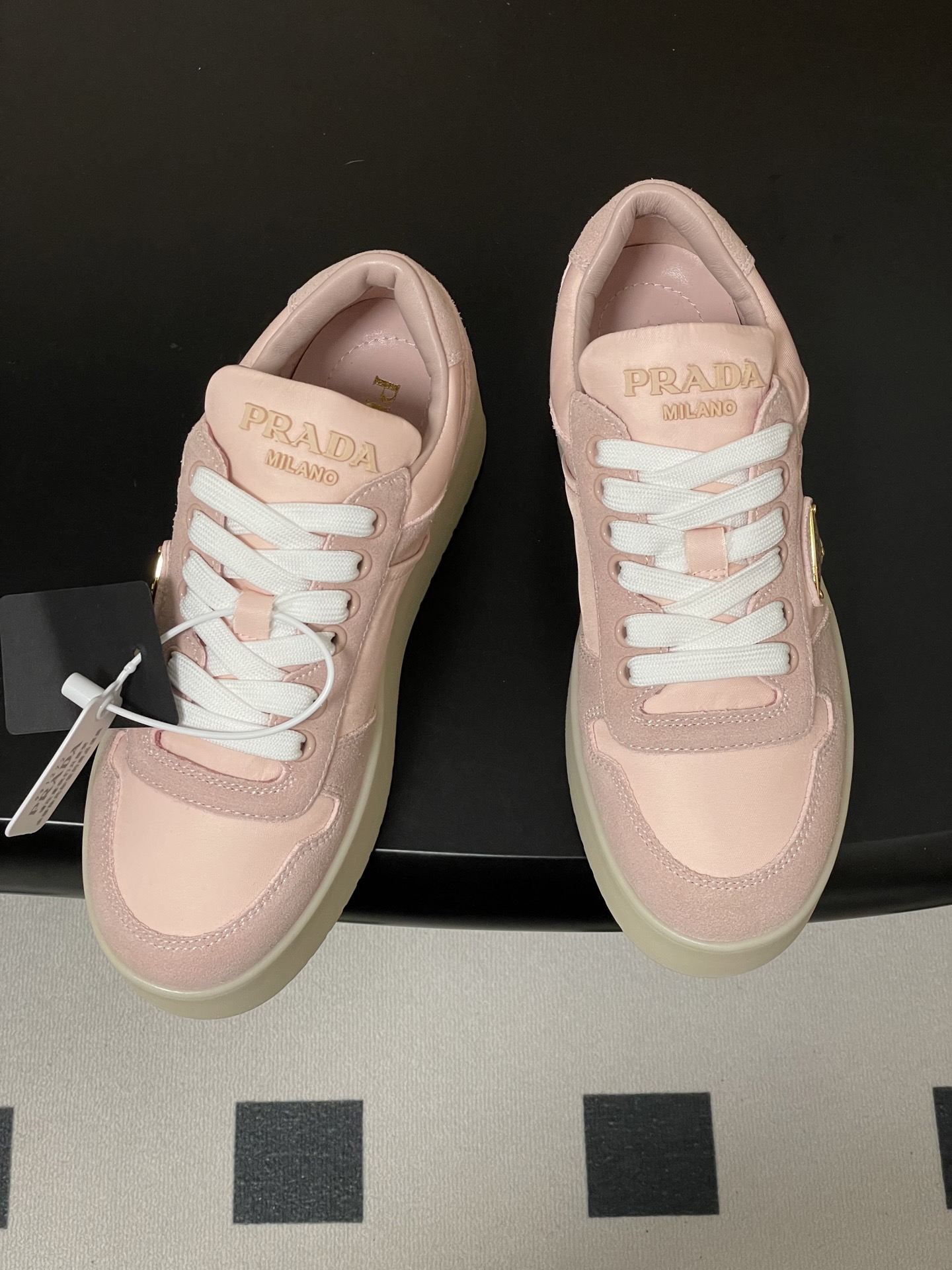 프라다(PRADA) 다운타운 볼드 스니커즈 신발