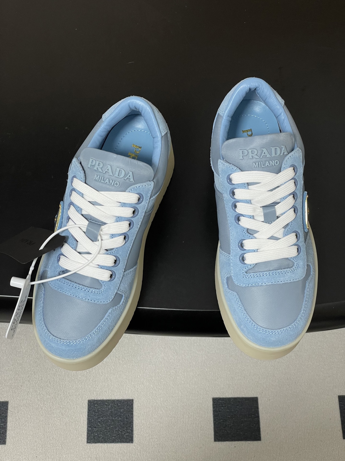 프라다(PRADA) 다운타운 볼드 스니커즈 신발