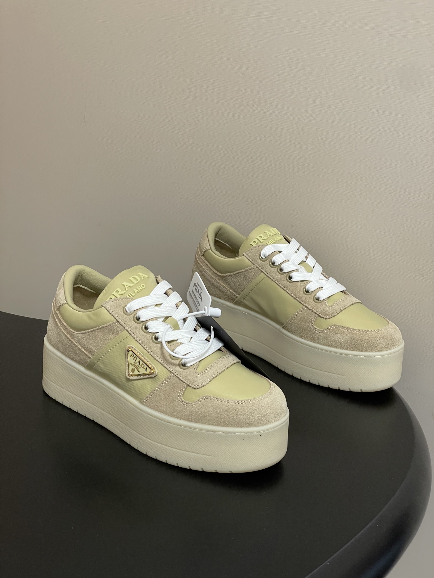 프라다(PRADA) 다운타운 볼드 스니커즈 신발