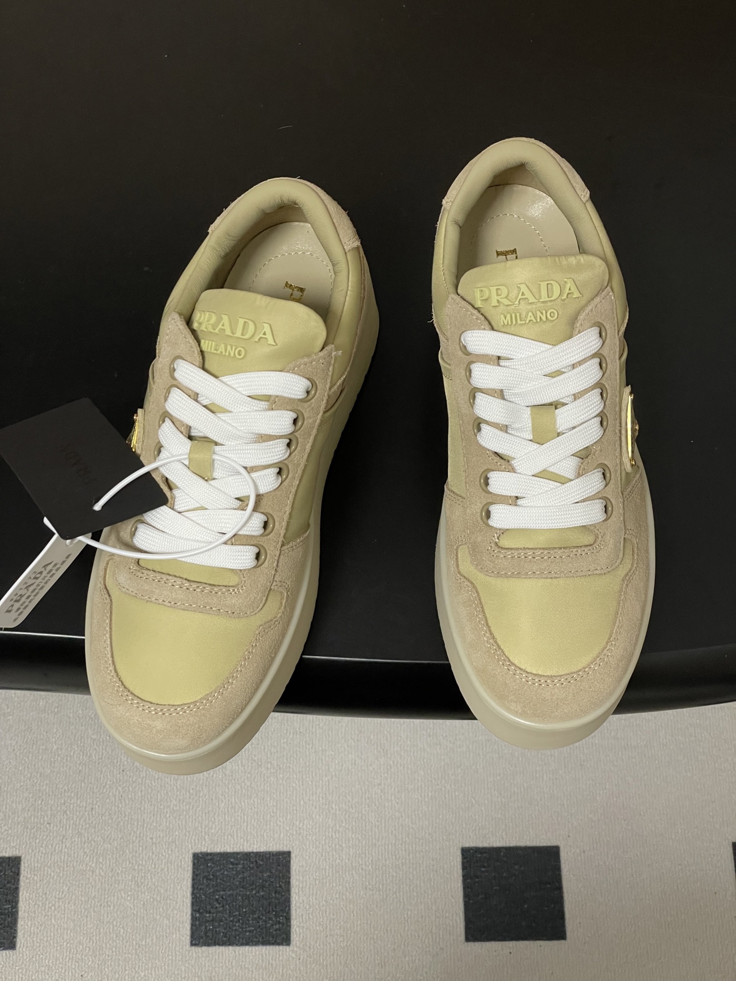 프라다(PRADA) 다운타운 볼드 스니커즈 신발