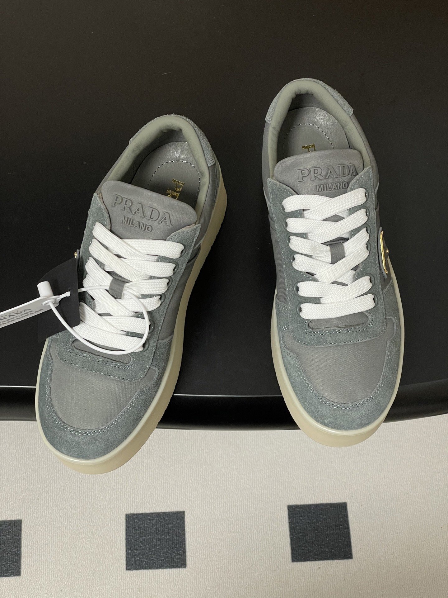 프라다(PRADA) 다운타운 볼드 스니커즈 신발