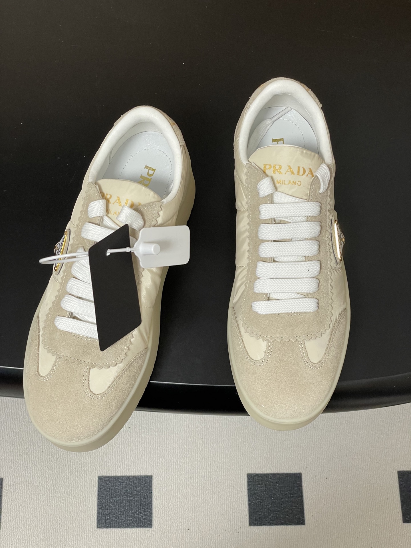 프라다(PRADA) 다운타운 볼드 스니커즈 신발