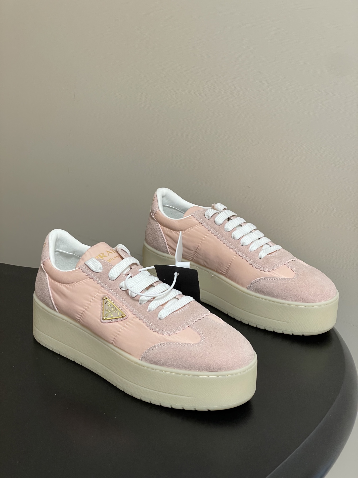 프라다(PRADA) 다운타운 볼드 스니커즈 신발