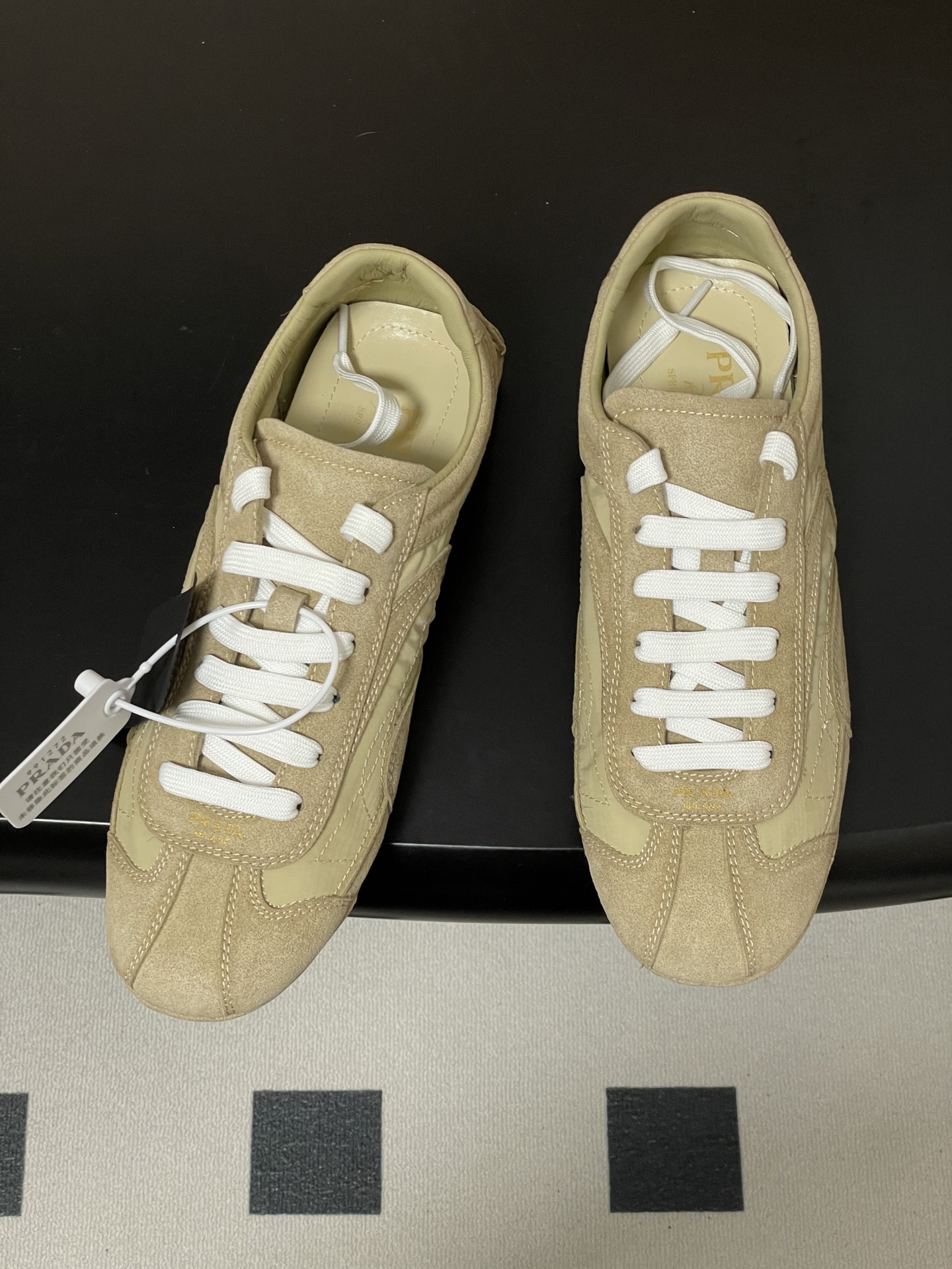 프라다(PRADA) 몬테카를로 스웨이드 스니커즈 신발