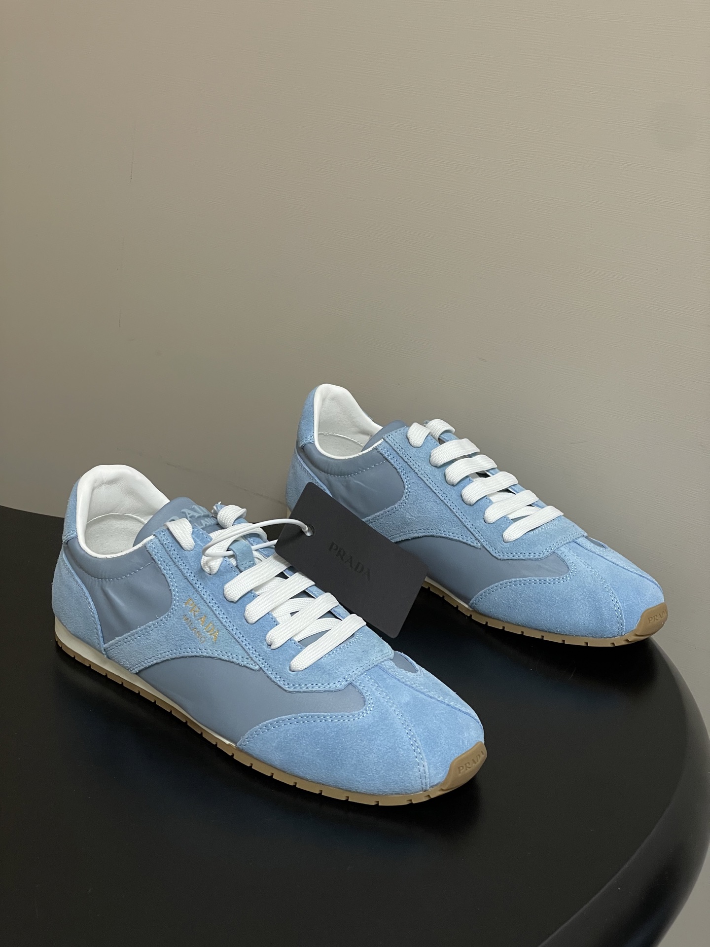 프라다(PRADA) 레트로 스웨이드 스니커즈 신발