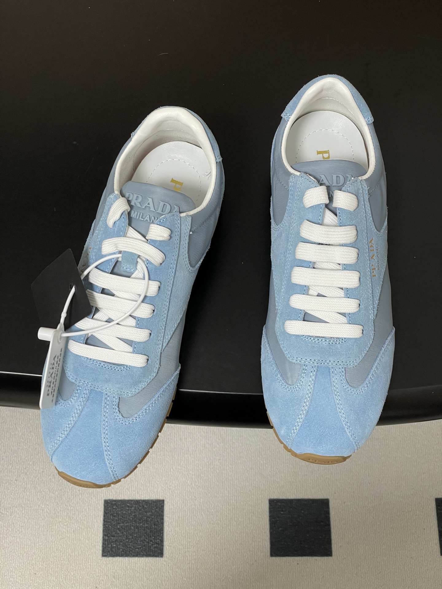 프라다(PRADA) 레트로 스웨이드 스니커즈 신발