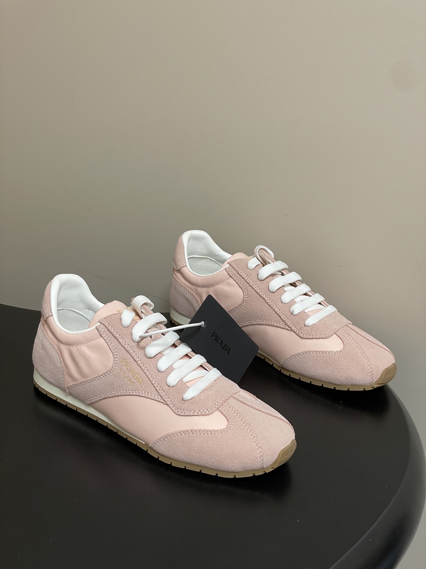 프라다(PRADA) 레트로 스웨이드 스니커즈 신발