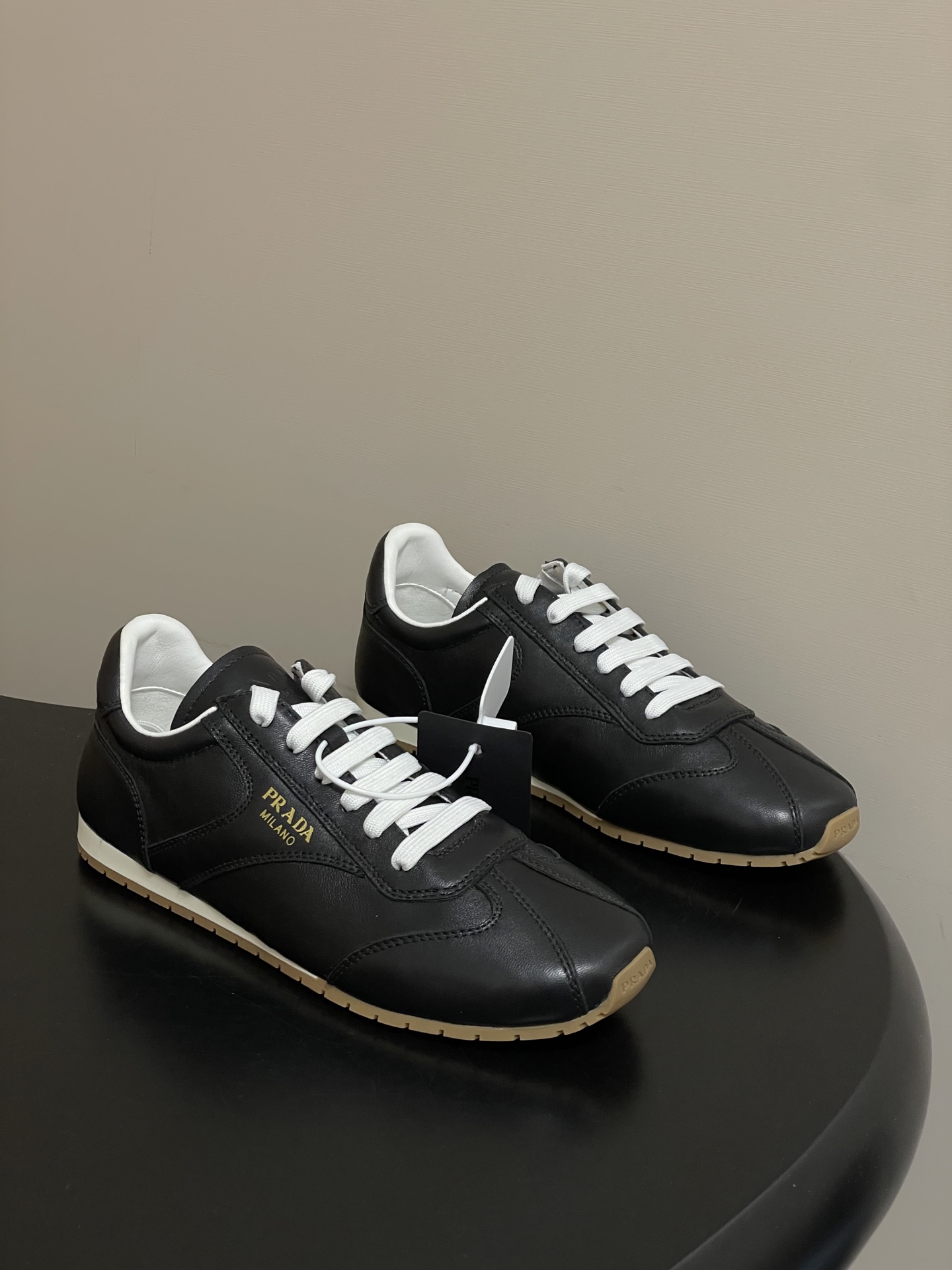 프라다(PRADA) 레트로 가죽 스니커즈 신발
