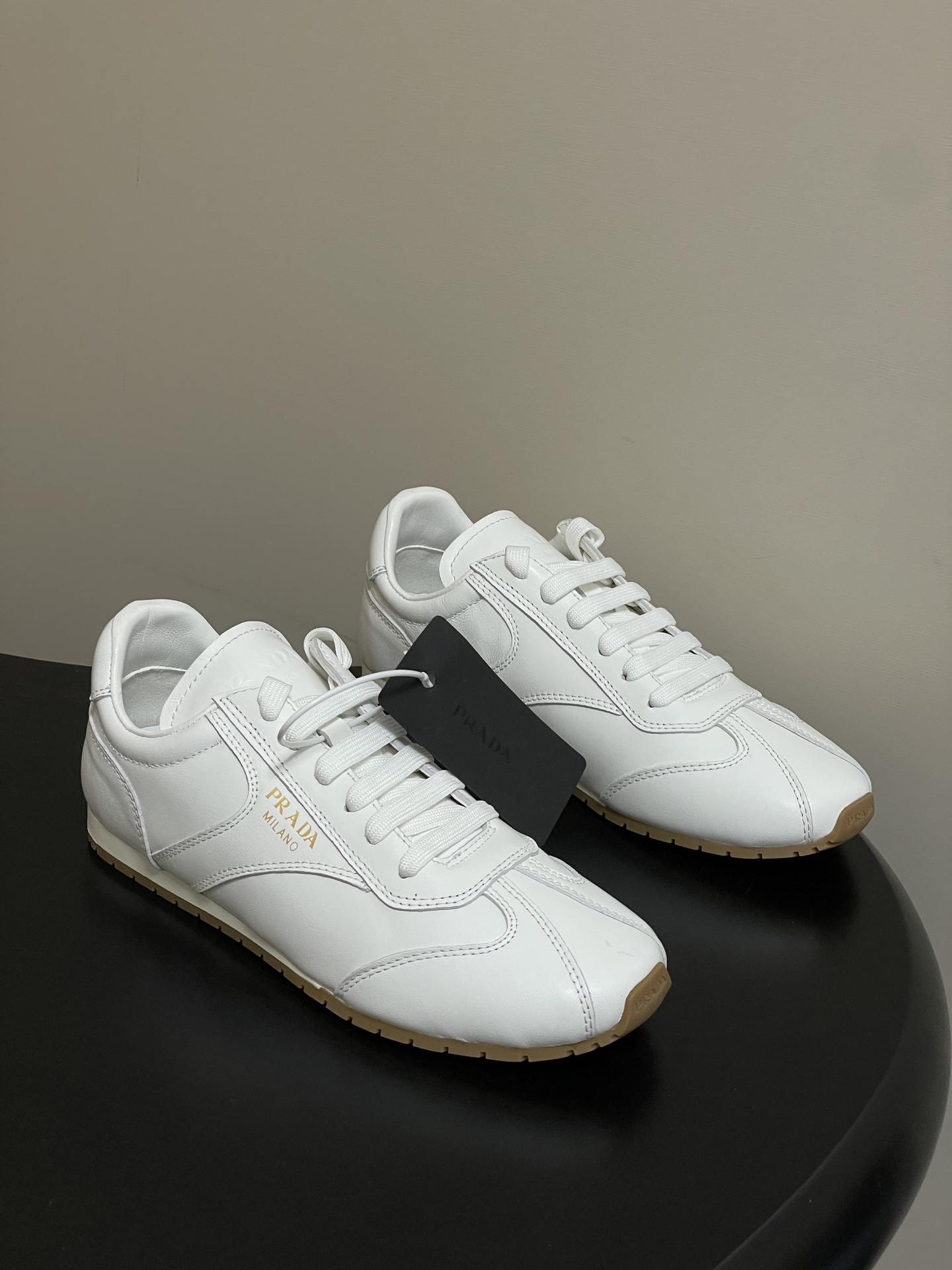 프라다(PRADA) 레트로 가죽 스니커즈 신발