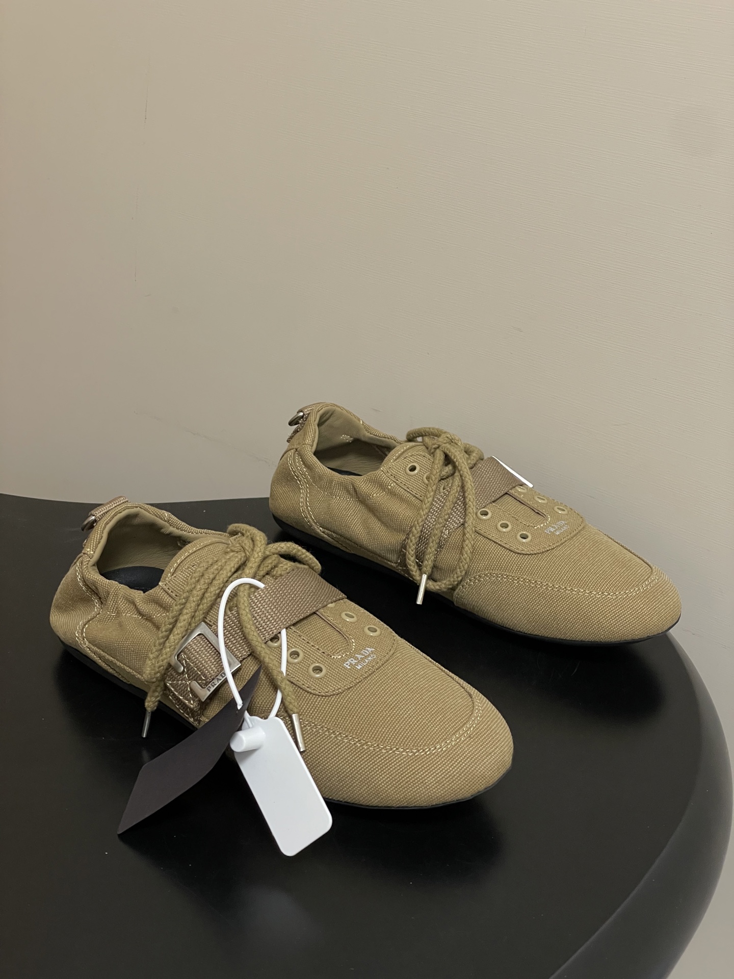 프라다(PRADA) 캔버스 로우탑 스니커즈 신발