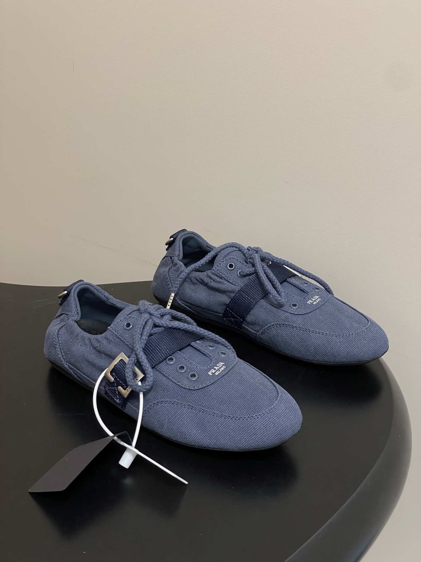 프라다(PRADA) 캔버스 로우탑 스니커즈 신발