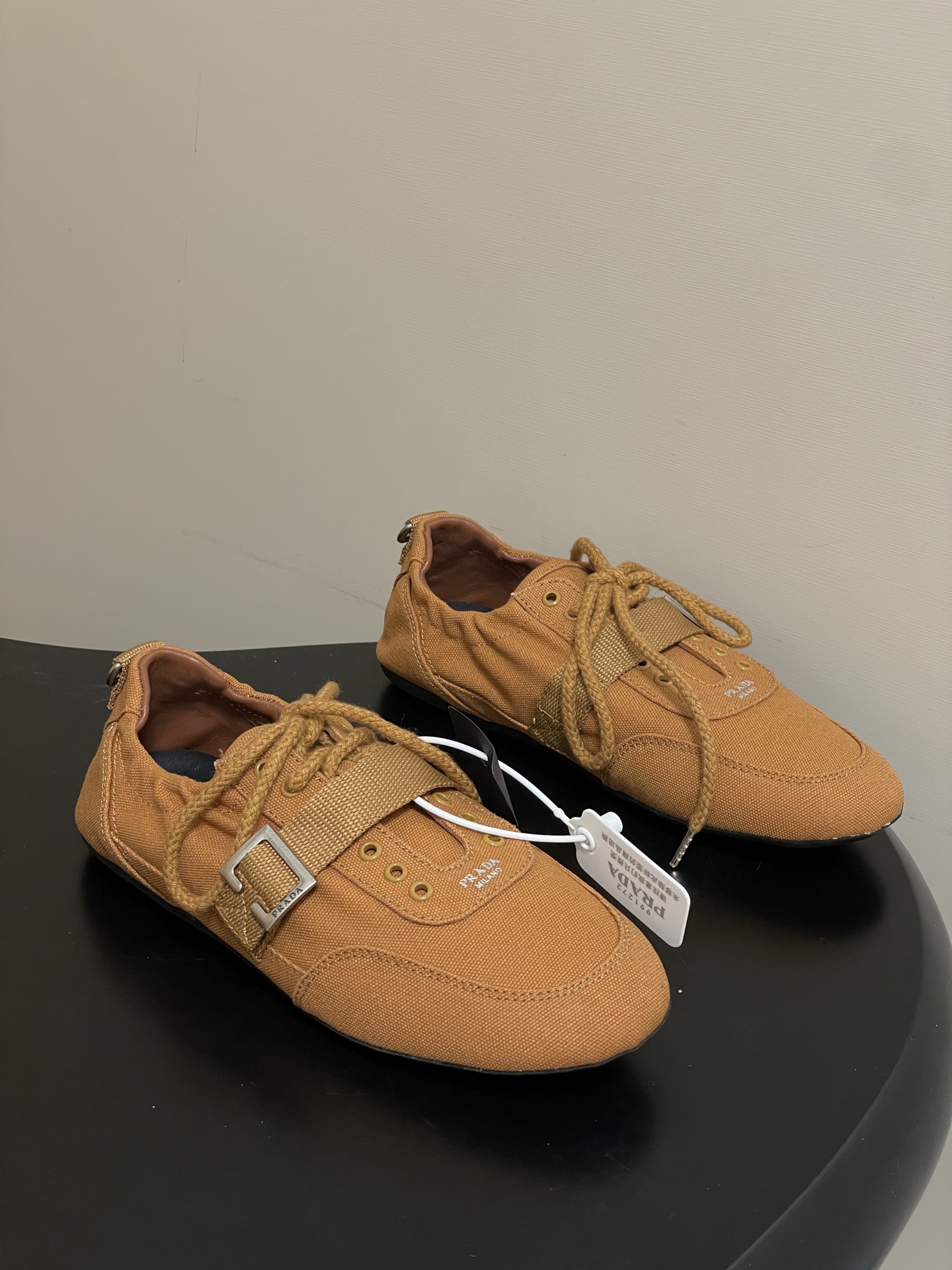 프라다(PRADA) 캔버스 로우탑 스니커즈 신발