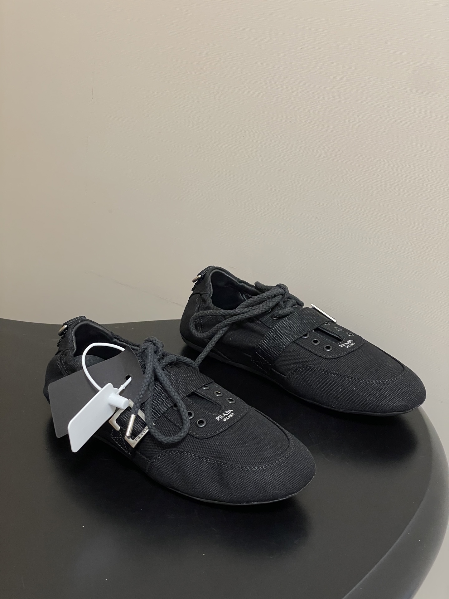 프라다(PRADA) 캔버스 로우탑 스니커즈 신발