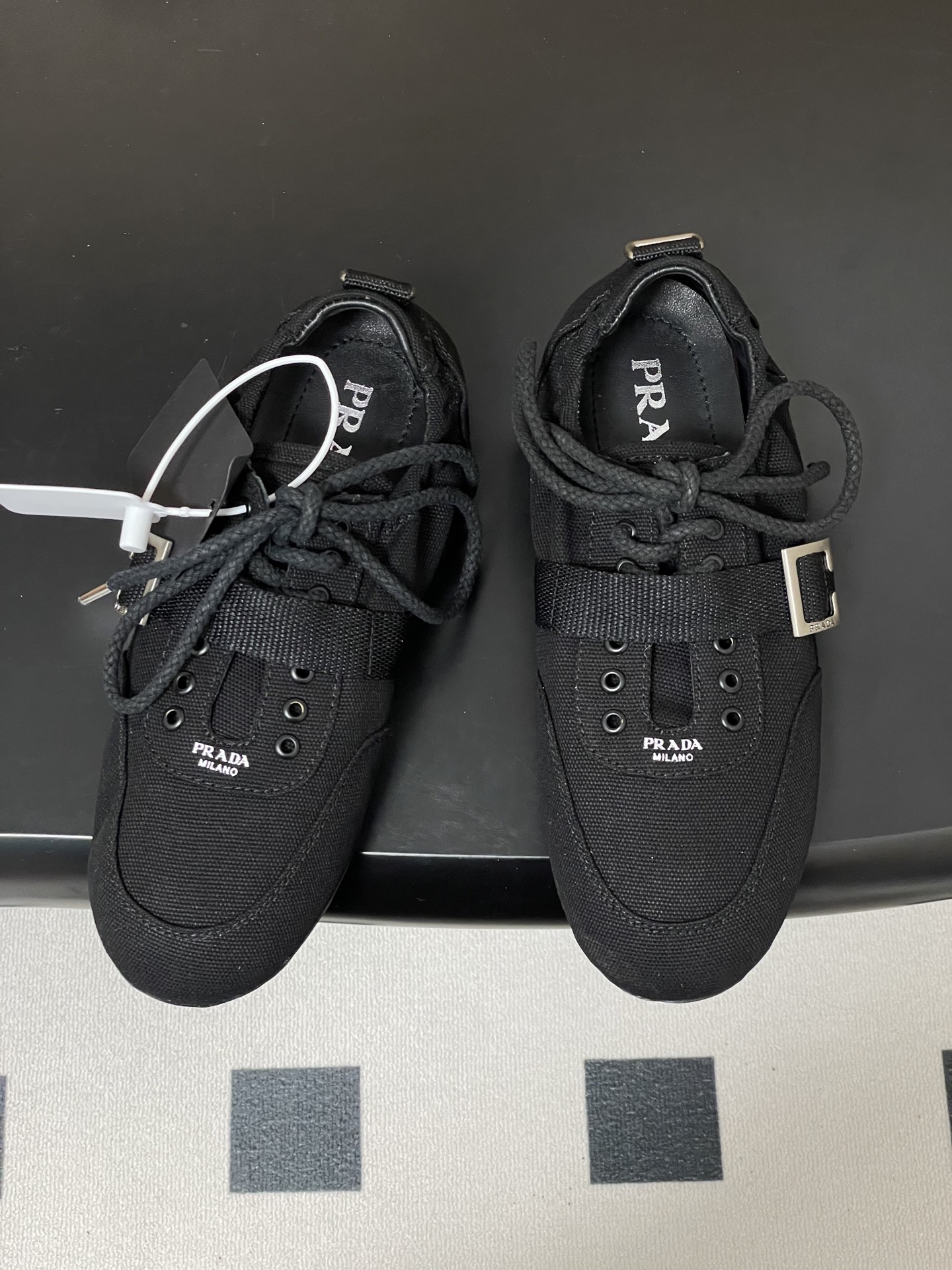 프라다(PRADA) 캔버스 로우탑 스니커즈 신발