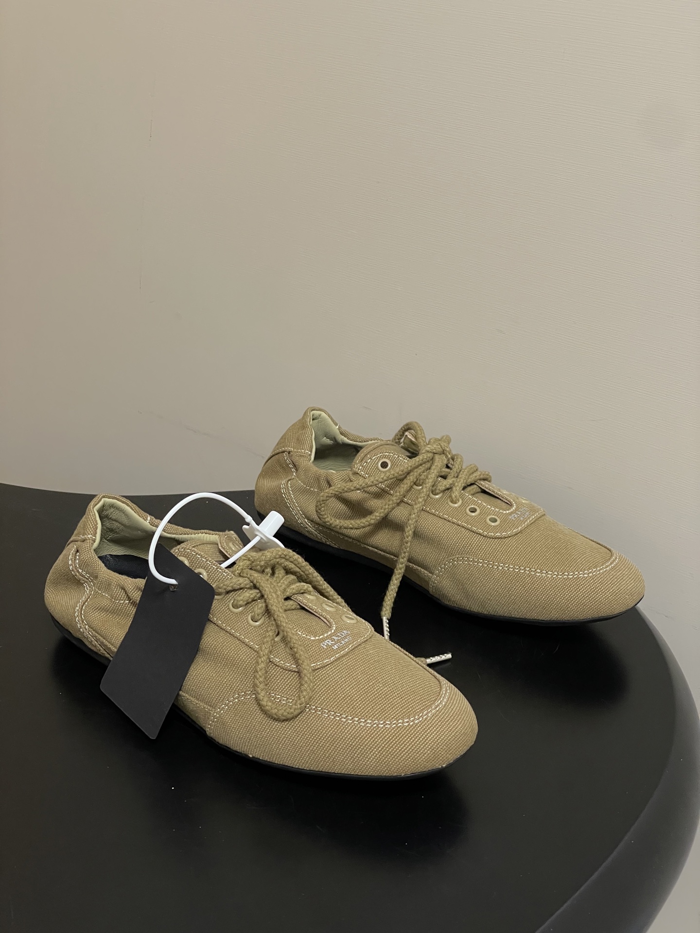 프라다(PRADA) 캔버스 레이스업 스니커즈 신발