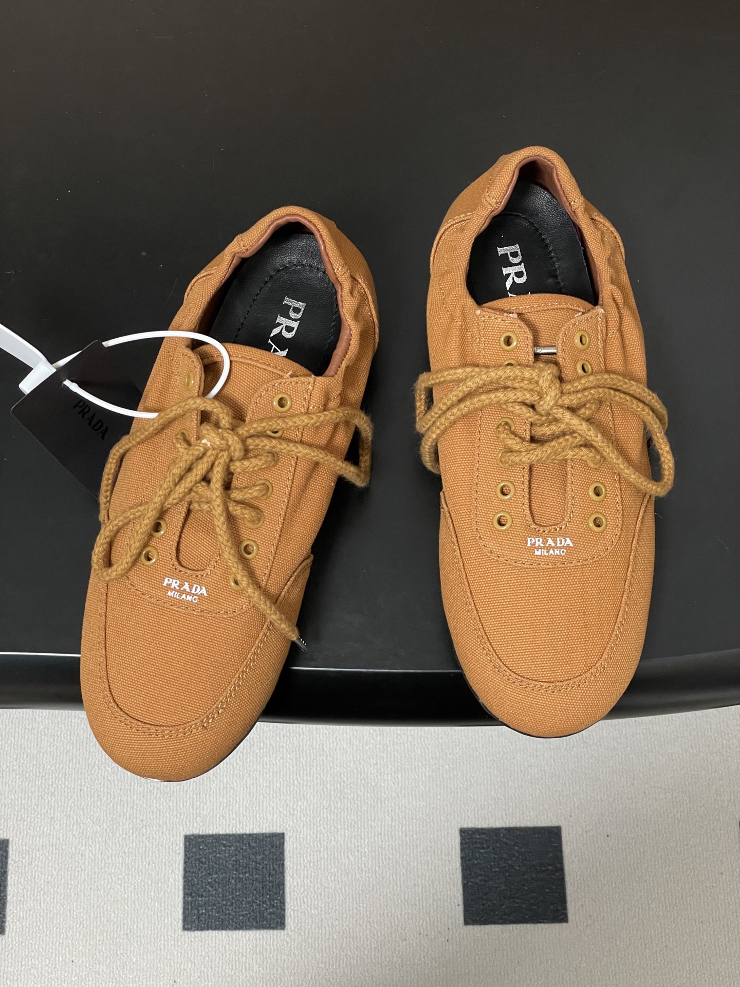 프라다(PRADA) 캔버스 레이스업 스니커즈 신발