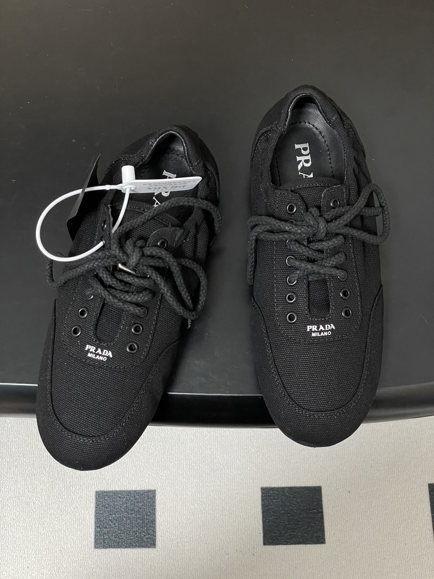 프라다(PRADA) 캔버스 레이스업 스니커즈 신발