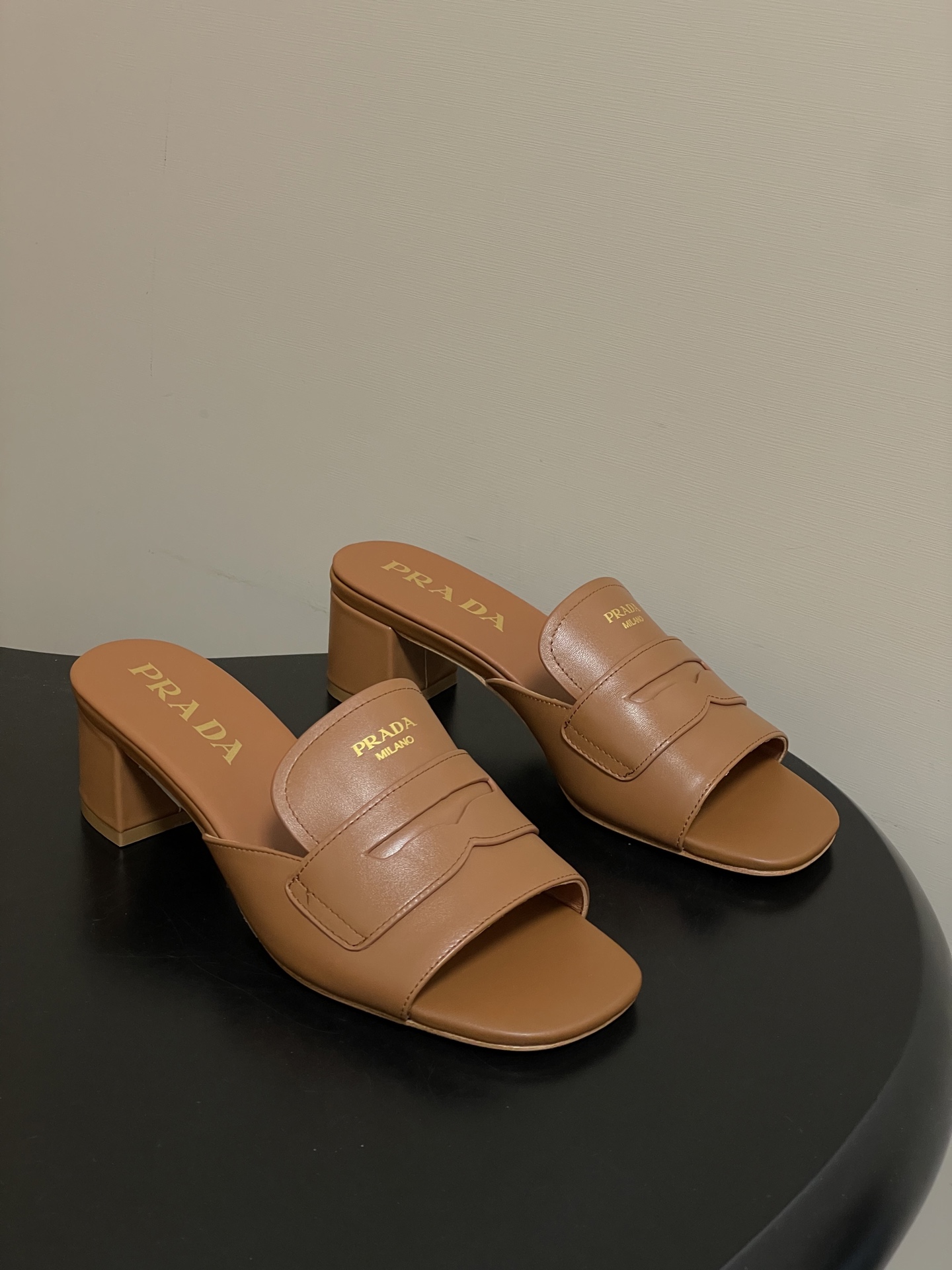 프라다(PRADA) 피쉬토 힐 슬리퍼 신발