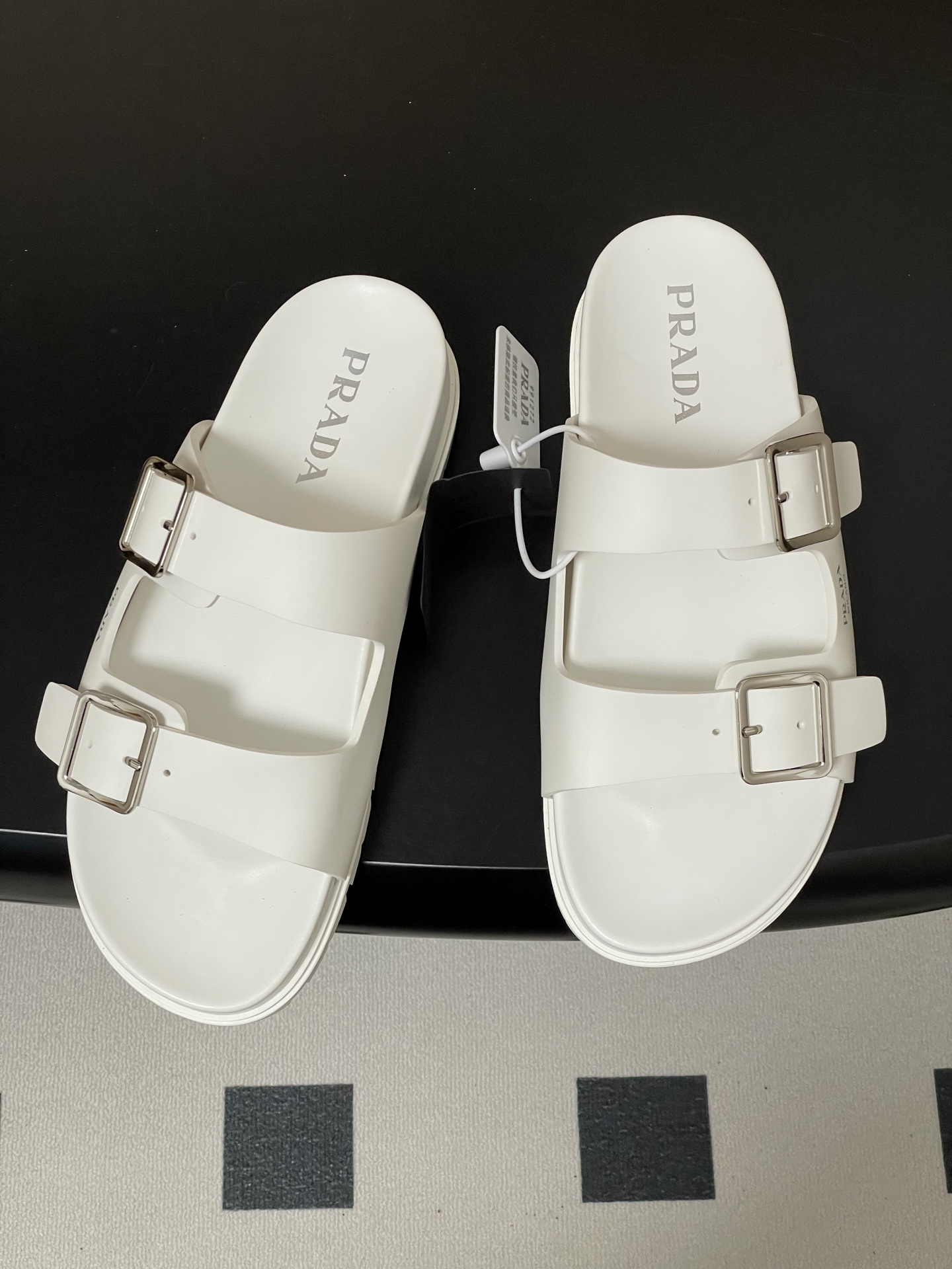 프라다(PRADA) 더블 버클 플랫폼 샌들 슬리퍼 신발