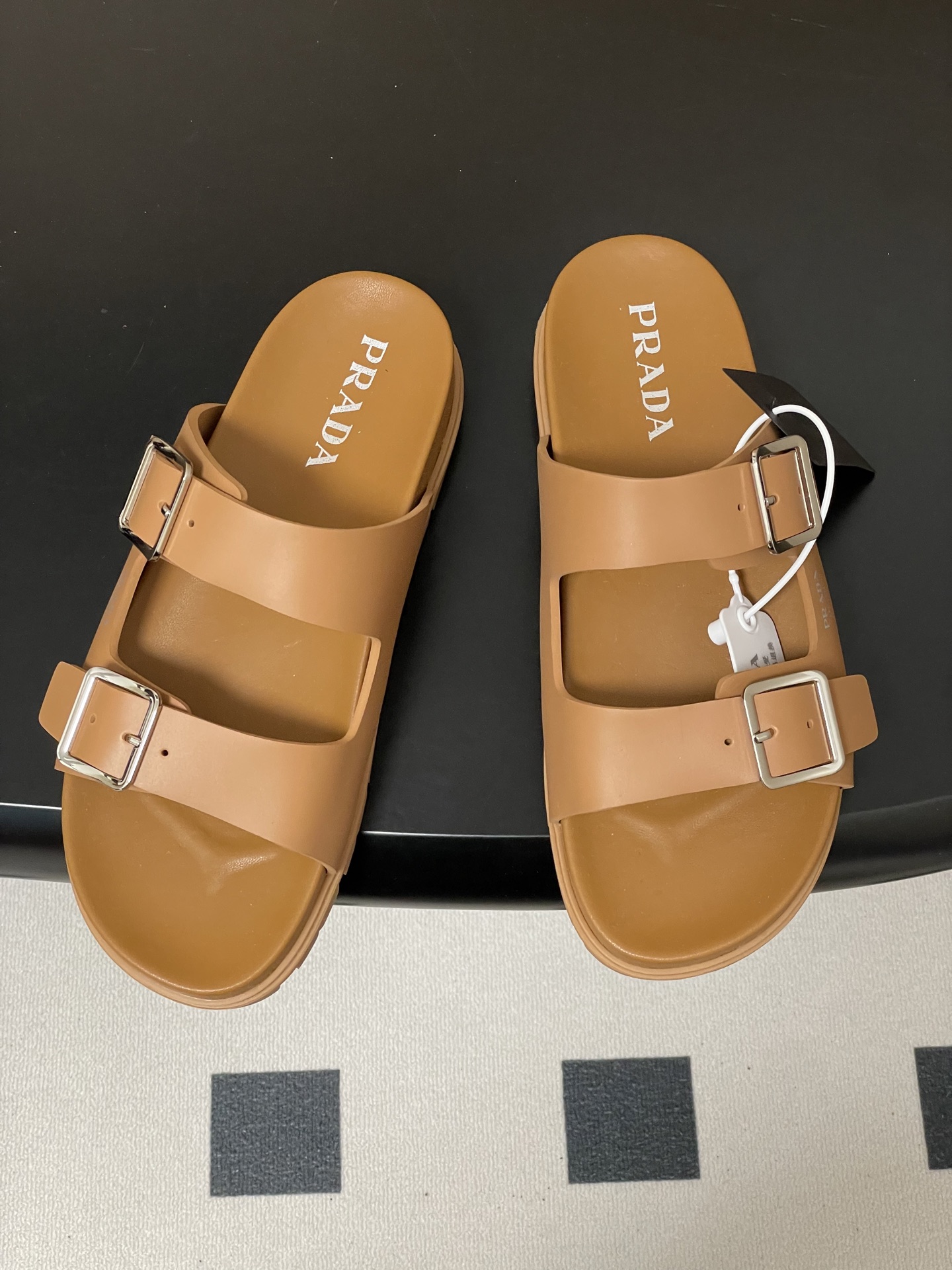 프라다(PRADA) 더블 버클 플랫폼 샌들 슬리퍼 신발