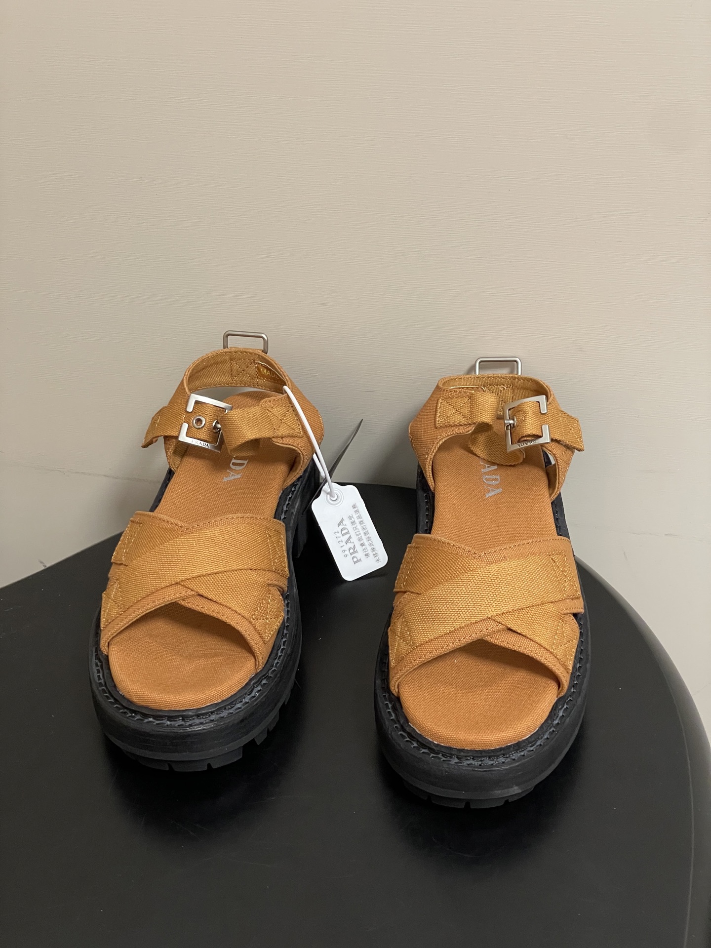 프라다(PRADA) 로마 피셔맨 플랫폼 샌들 신발